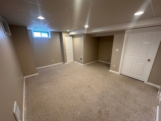 Building Photo - 47 Bower St