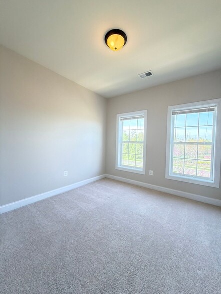 Building Photo - 15908 Mackenzie Manor Dr