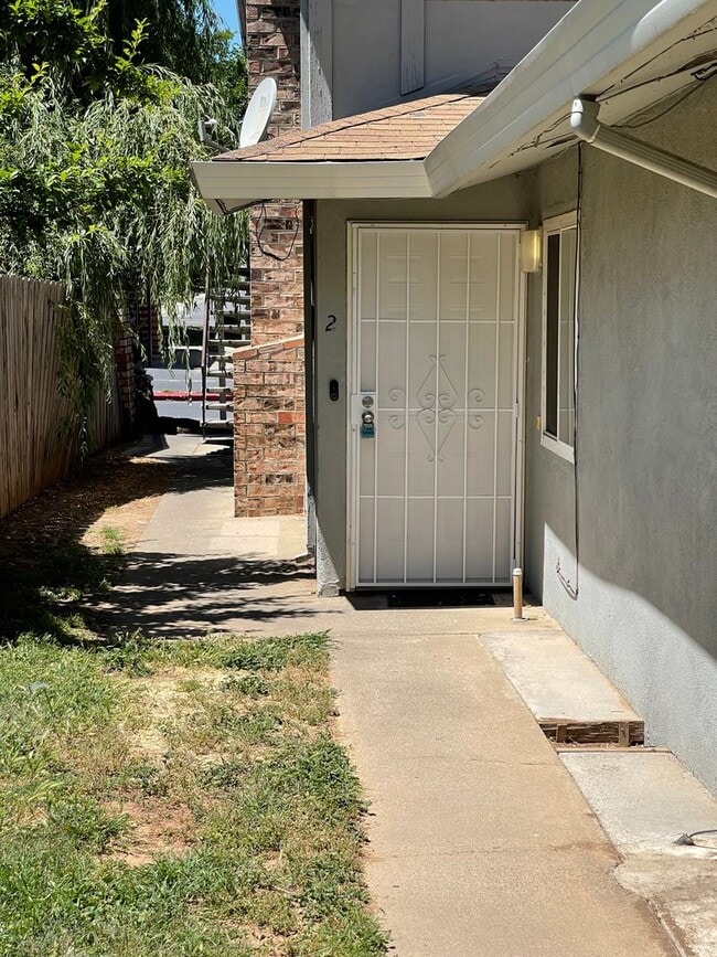 Building Photo - 2 Bedrooms in Foothill Farms