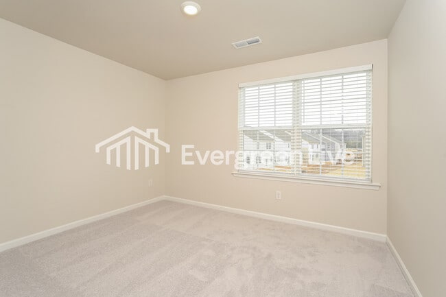 Building Photo - 5567 Hydrangea St