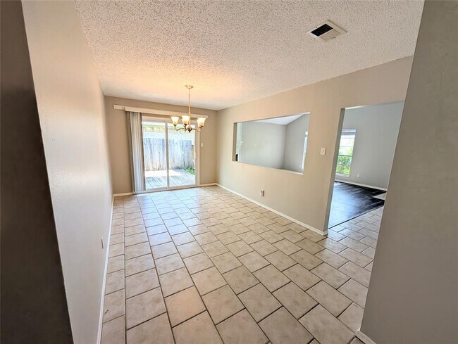 Building Photo - 2039 Wigmaker Dr