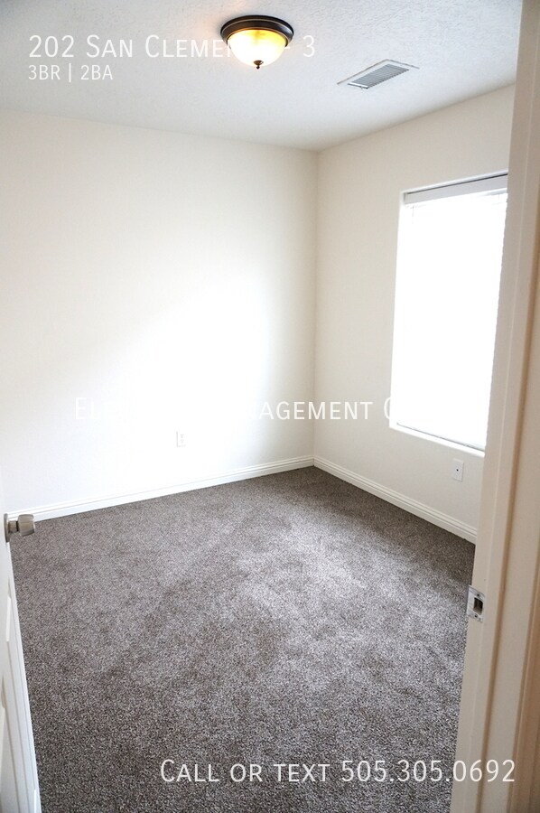 Building Photo - 202 San Clemente Ave NW