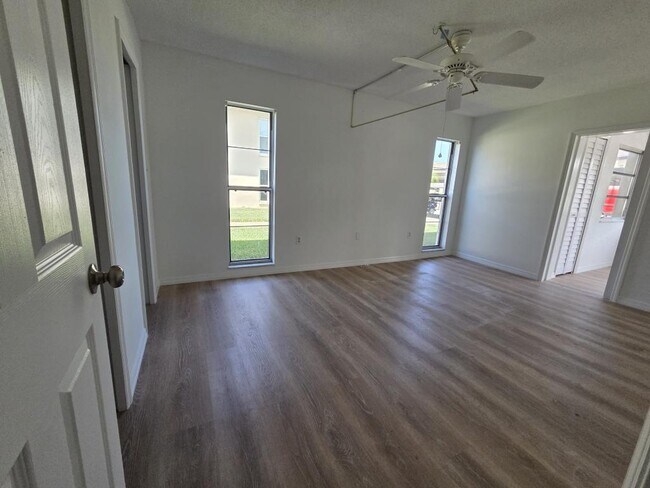 Building Photo - 4812 Jasper Dr