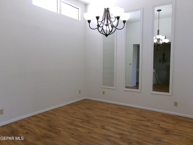 Building Photo - 5852 Mira Serena Dr