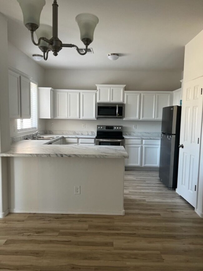 Building Photo - POWER/RAY 4 BEDROOM IN GATEWAY VILLGAE IN ...