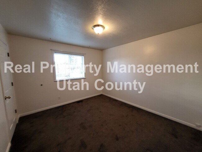 Building Photo - 572 S 1750 E St