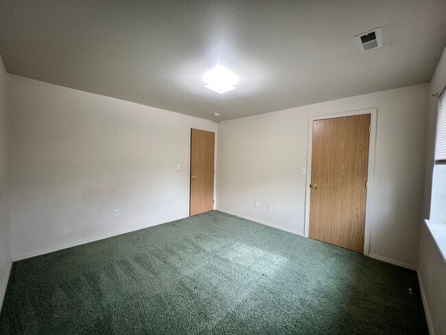 Building Photo - 1713 W Fern Dr