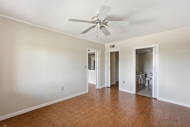 Building Photo - 10330 W Thunderbird Blvd