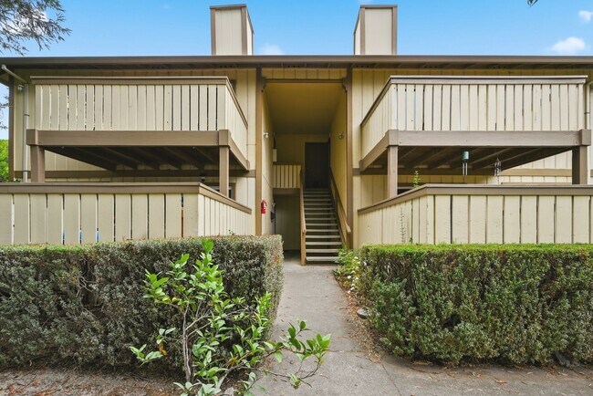 Building Photo - 802-816 Lincoln Avenue