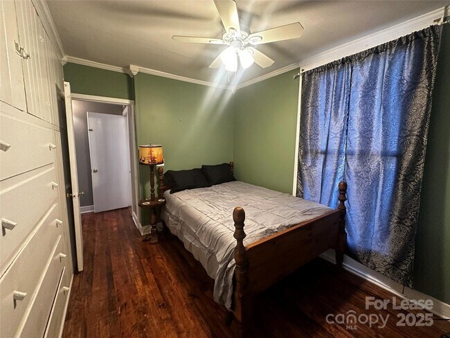 Building Photo - 717 Deep Gap Rd