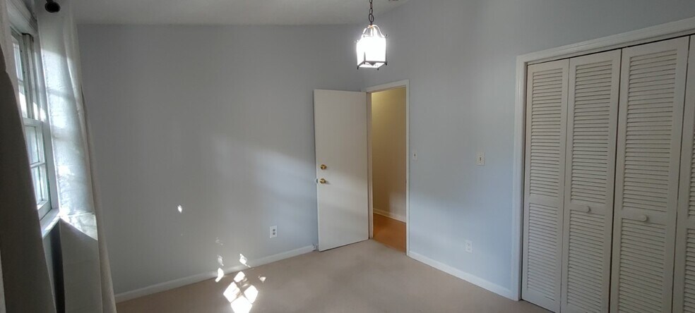 Building Photo - 6505 Hawthorne Ln