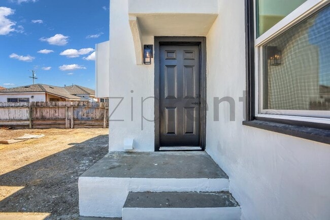 Building Photo - 265 Cherry Dr