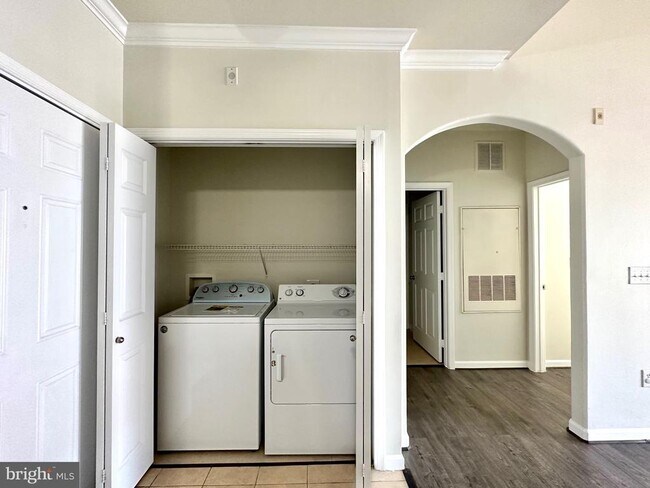 Building Photo - 12925 Centre Park Cir