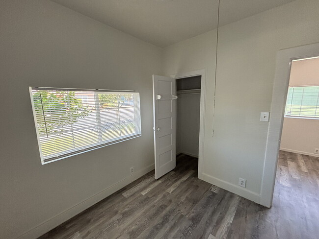 Building Photo - "Charming 1-Bedroom Sanctuary with Granite...