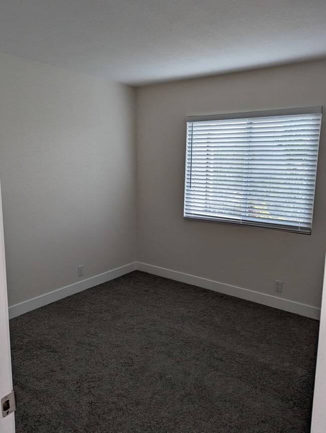 Building Photo - Fully Upgraded 3 Bed/2 Bath Condo - Poway