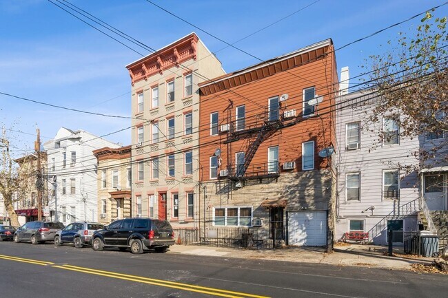 Building Photo - 40 Beacon Ave