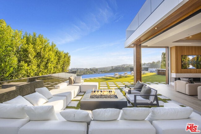 Building Photo - 1033 Somera Rd