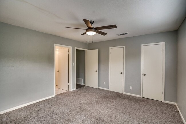 Building Photo - 304 John N Garner Cir