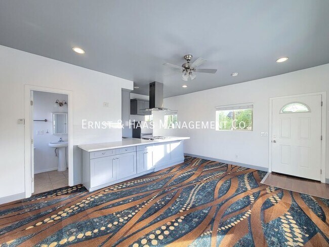 Building Photo - 934 E. Broadway-