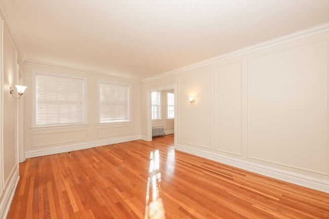 Building Photo - 1000 Hinman