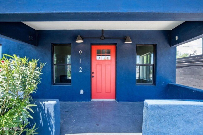 Building Photo - 912 E Roosevelt St