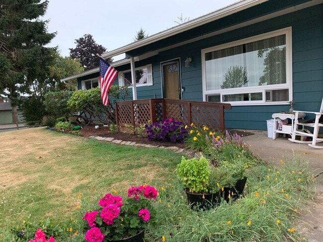 Building Photo - Spacious 3–4 Bedroom Rambler with Private Studio & Mount Baker Views