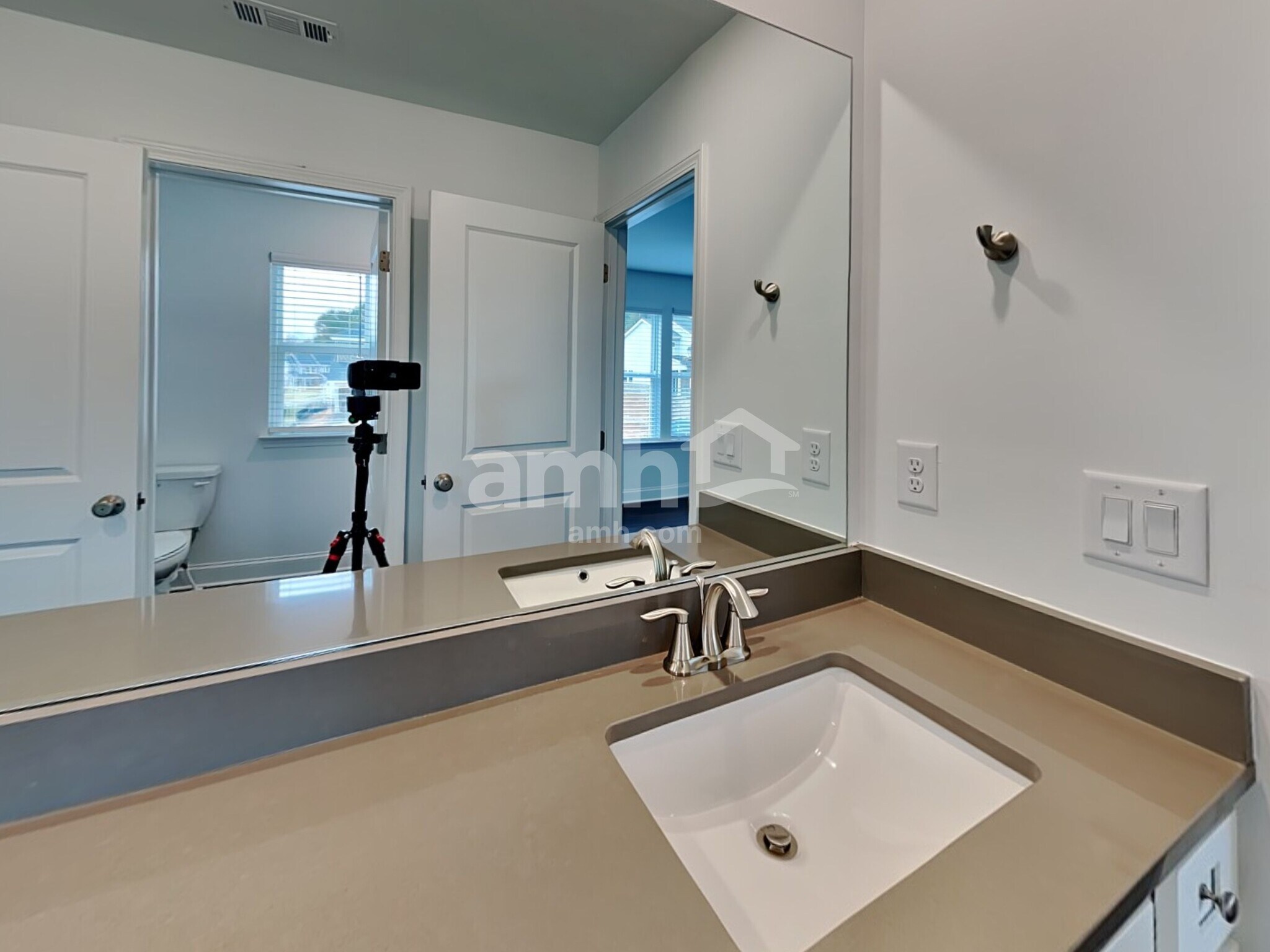 Building Photo - 204 Chase Ln