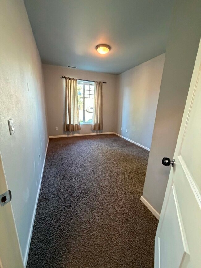 Building Photo - 15550 Chad Dr SE