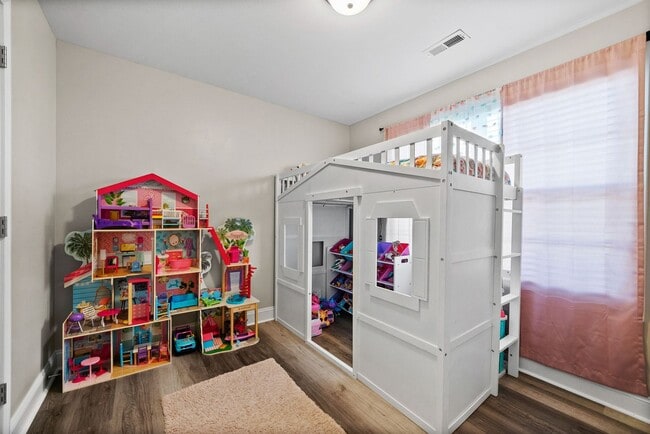 Building Photo - 129 Ambridge St