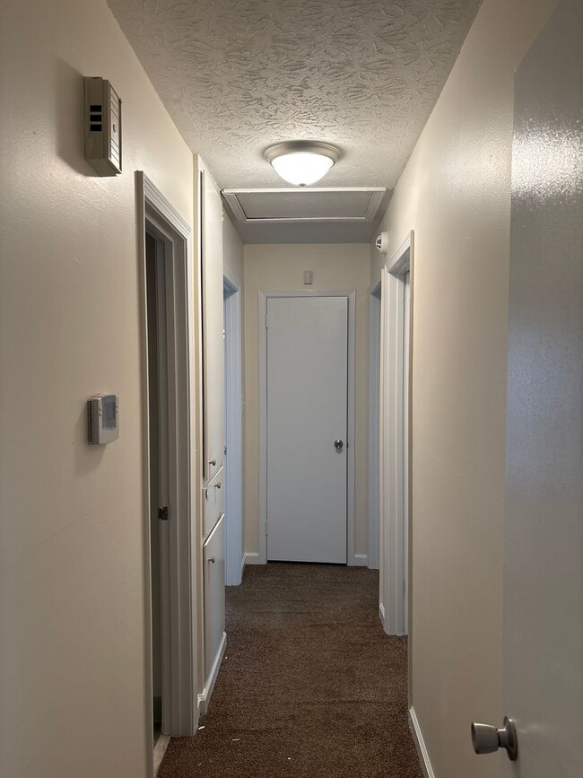 Building Photo - 5765 Hyde Park Dr