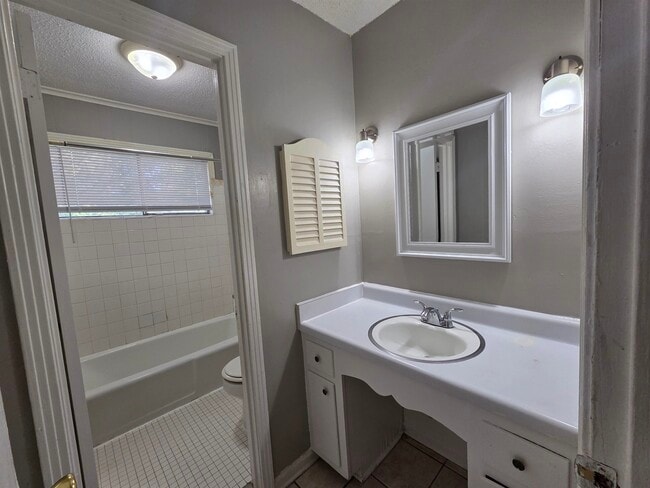 Building Photo - 4573 Appleville St