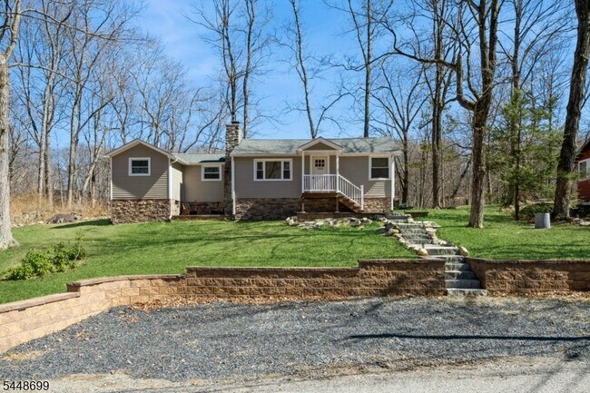 Building Photo - 100 Poplar Ln