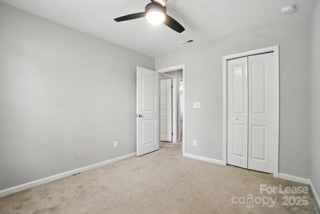 Building Photo - 1737 Hooper Court
