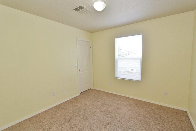 Building Photo - 9607 W Lillywood Dr