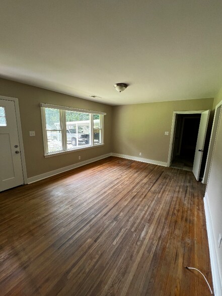 Building Photo - 5026 Lochlain Dr