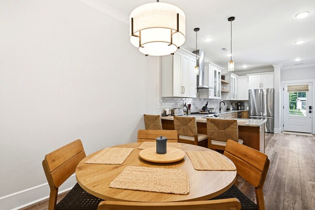 Building Photo - 117 Seagate Pl