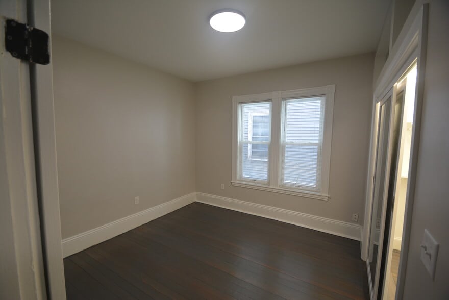 Building Photo - 31 Claybourne St