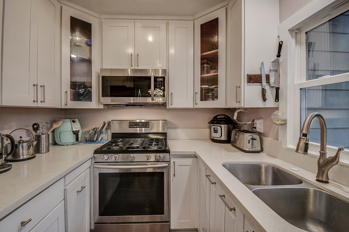 Building Photo - 11 Seamist Ct