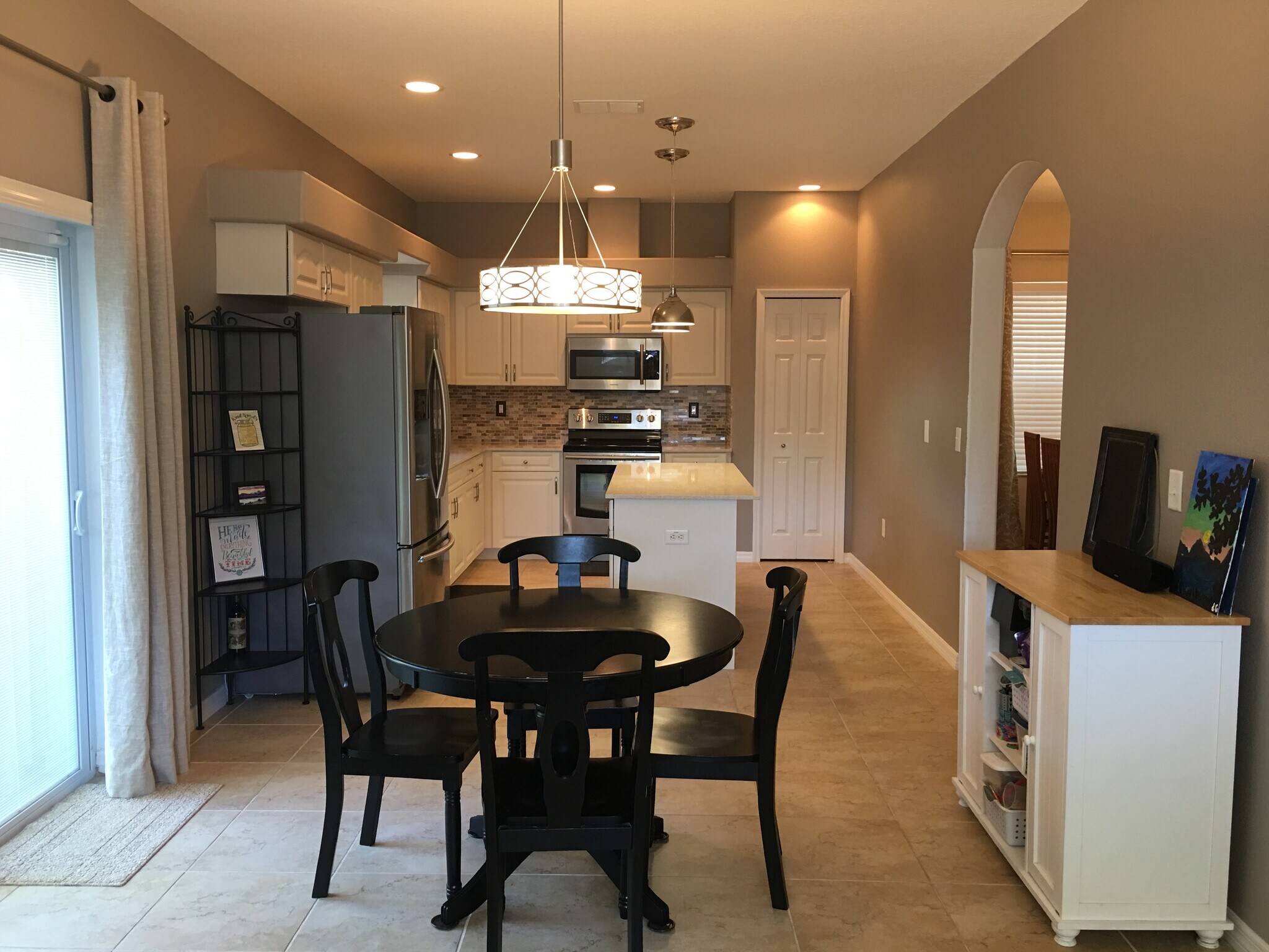 Dining area off of kitchen - 3103 W Napoleon Ave
