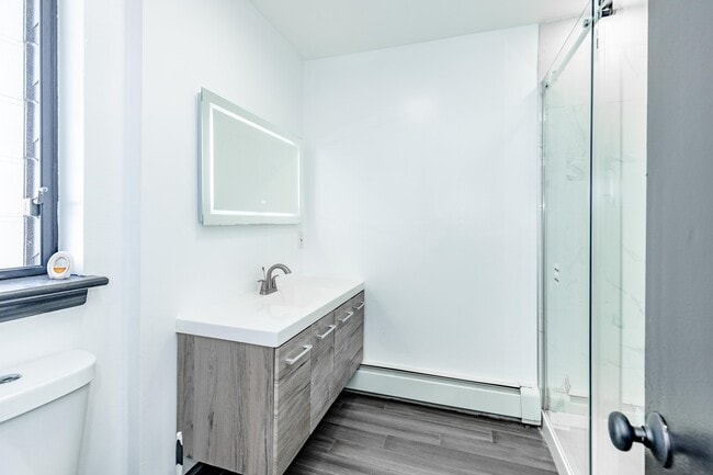 Building Photo - 100 Lakeview Ave