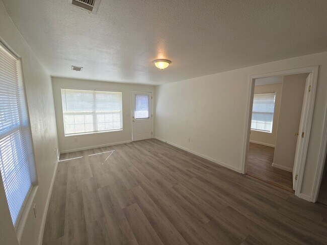 Building Photo - 903 Railroad Ave