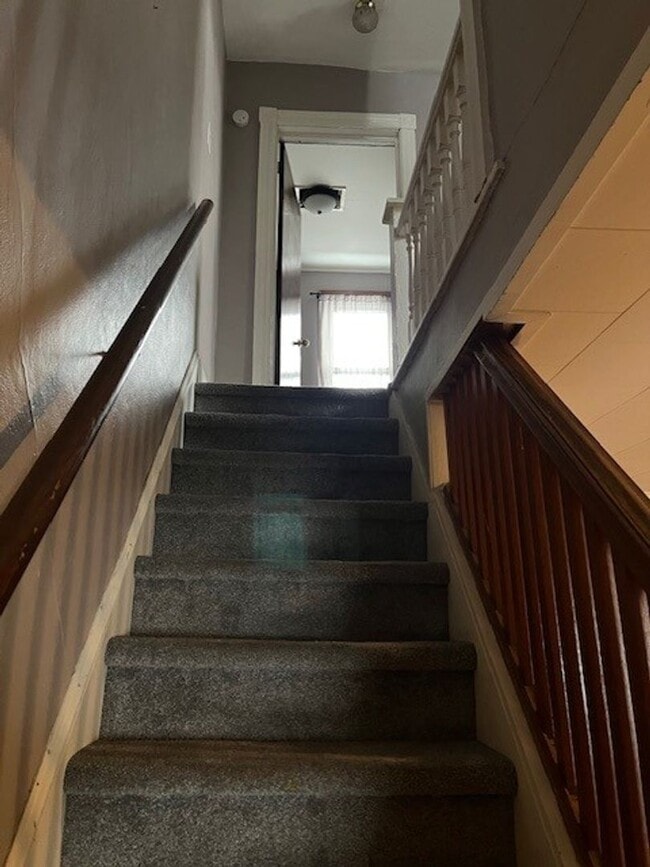 Building Photo - 3 bedroom 1.5 bathroom