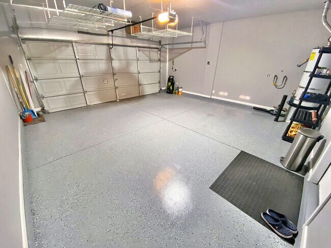 Building Photo - BEAUTIFUL 3 BEDROOM 2 FULL BATHS SINGLE ST...