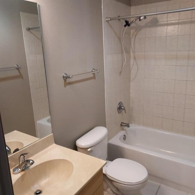 Building Photo - 5611 S Sherwood Ave