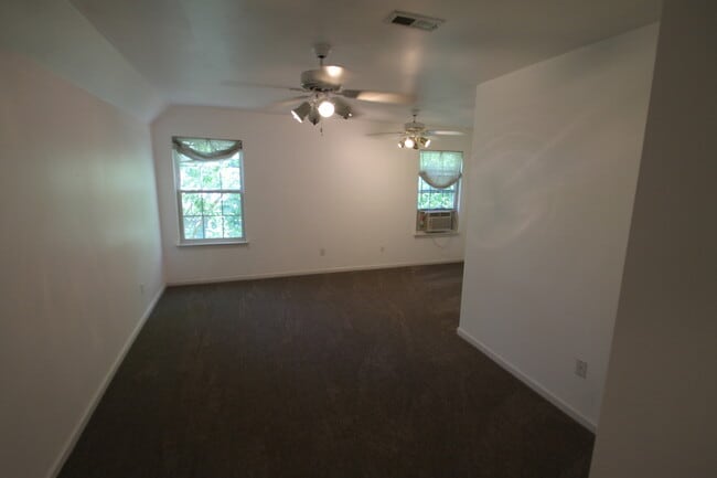 Building Photo - 583 Stonehenge Dr