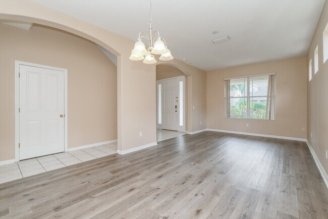 Building Photo - 2613 Palesta Dr