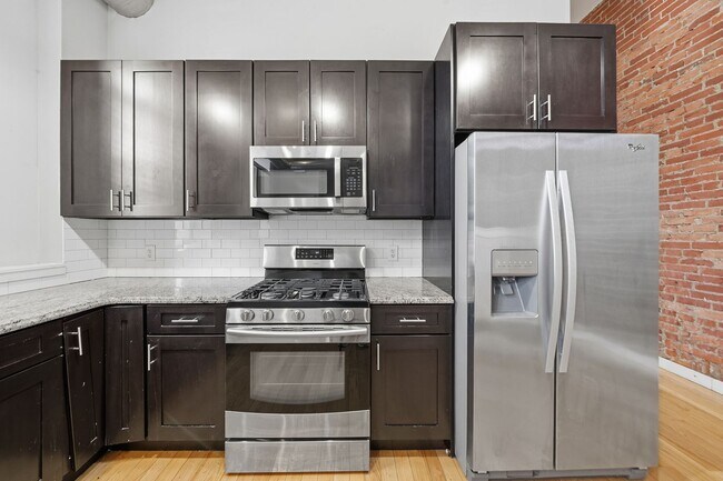 Building Photo - 1942