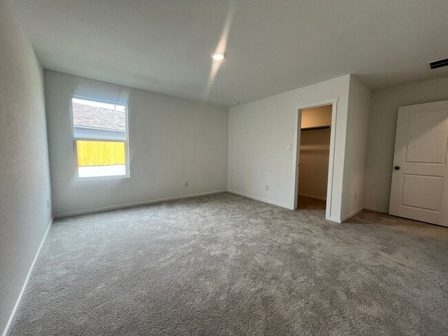 Building Photo - Charming 3 Bedroom/2 Bath Home *St. Hedwig...
