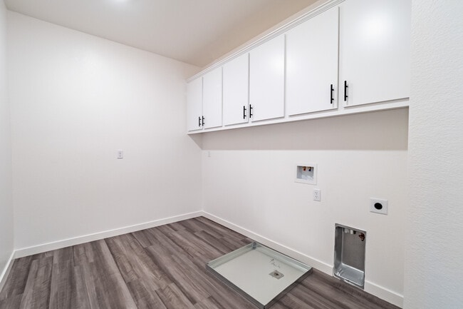 Building Photo - 9037 Summit Ln