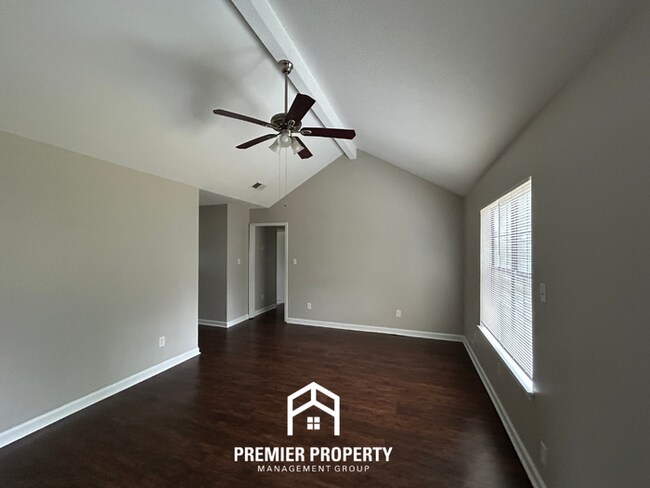 Building Photo - 10075 Yates Dr